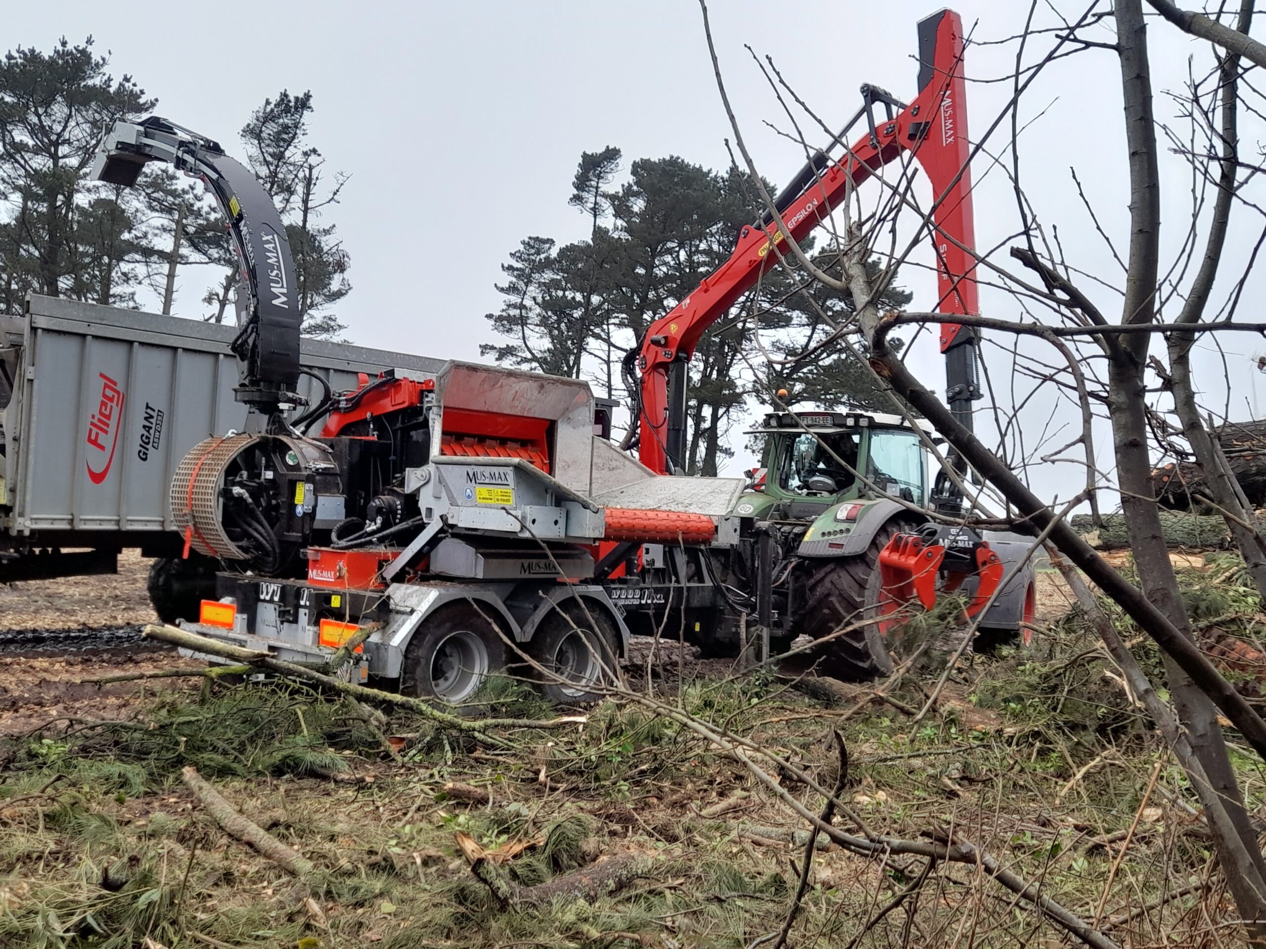 Broyeur Mus Max T11 XL et Fendt 1050 Broyeur Mus Max T11 XL et Fendt 1050